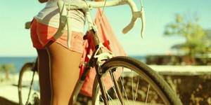 Девушка и велосипед