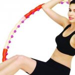 Девушка с массажным хулахупом