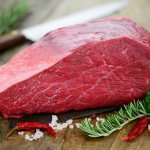 кусок свежей говяжьей мякоти