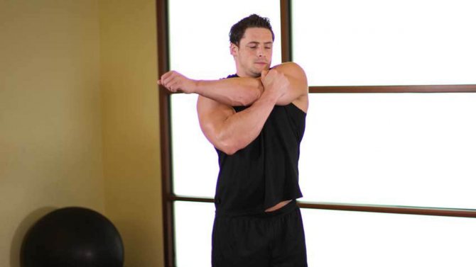 Растягивание дельтовидных мышц для мужчин: фото.