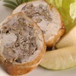 Рулет из индейки с яблоками