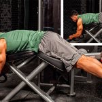 Сгибание ног лежа в тренажере