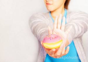 Свежий и румяный пончик как пример контроля аппетита