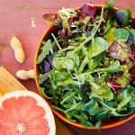 Зеленый салат в азиатском стиле